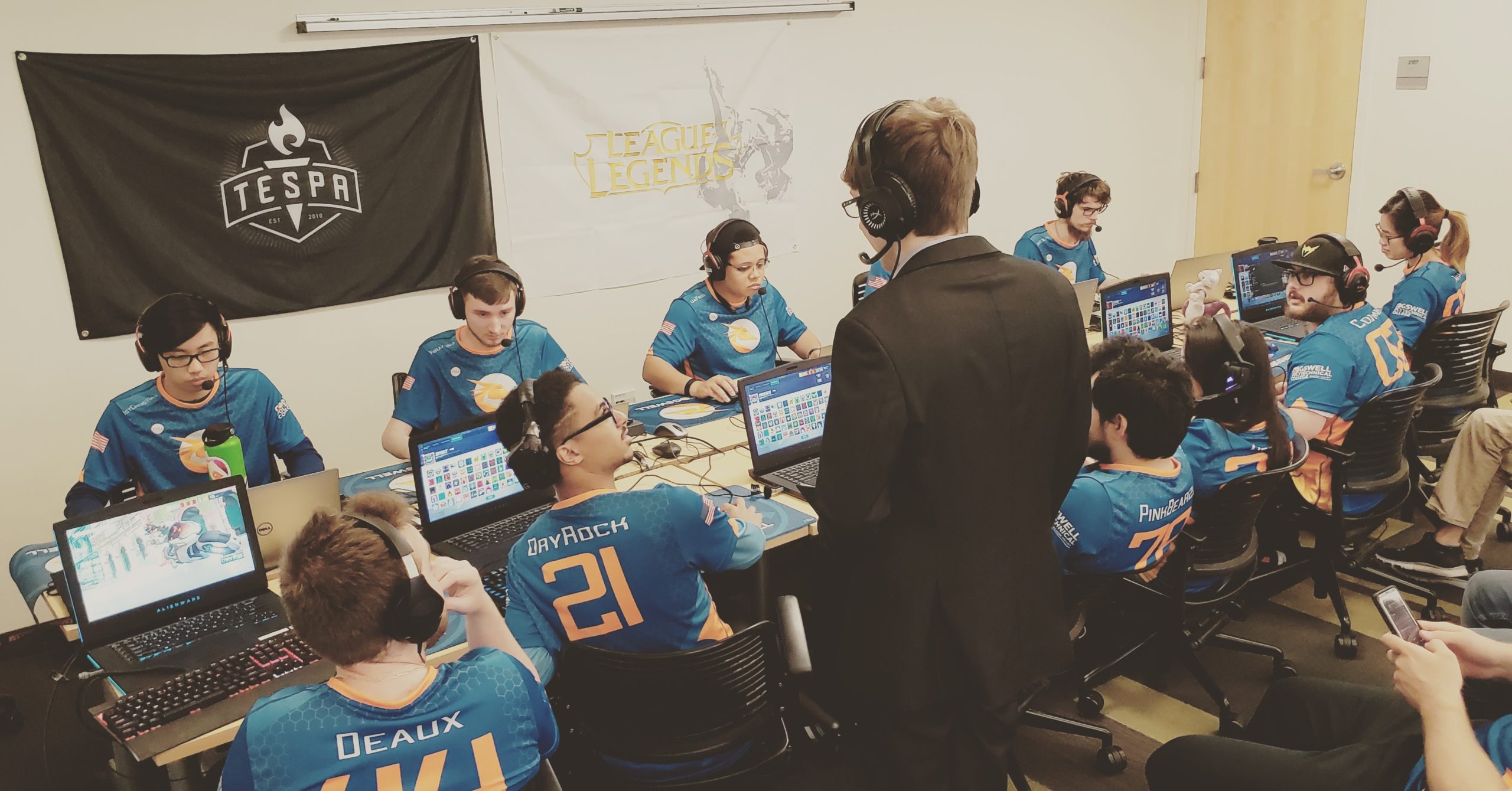 usv Dragons competing in their first Esports tournament with new Head Coach Alex Holler